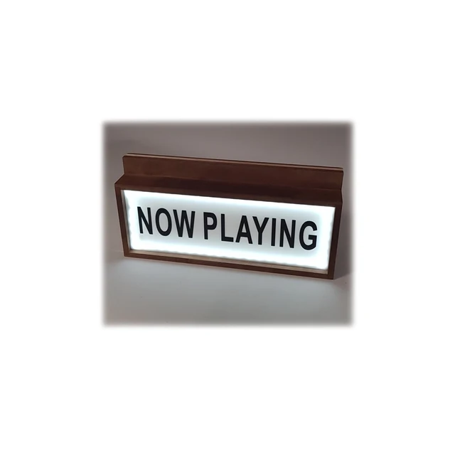 Now playing Led vegghylle 