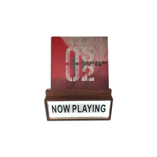 Now playing Led vegghylle